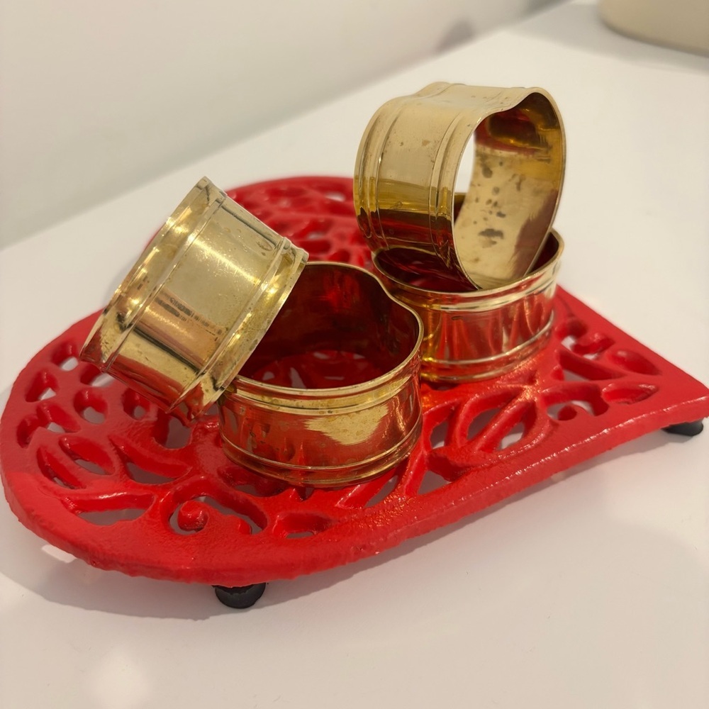 Vintage brass heart shaped napkin ring holders SET OF FOUR - Picture 3 of 12